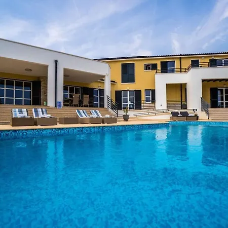 Arkaim Comfortable Holiday Villa Divšići