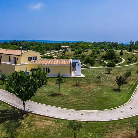 Arkaim Comfortable Holiday Villa *