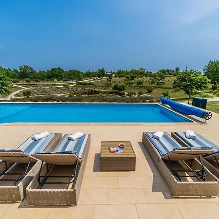 Arkaim Comfortable Holiday Villa Divšići